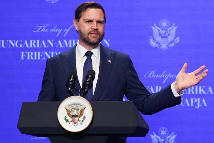 7 de abril de 2026, Budapeste, Hungria: O vice-presidente dos Estados Unidos, JD Vance, e o primeiro-ministro húngaro, Viktor Orbán, realizam uma coletiva de imprensa conjunta em Budapeste, Hungria, em 7 de abril de 2026.