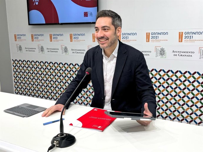 El viceportavoz del grupo municipal socialista en el Ayuntamiento de Granada, Eduardo Castillo