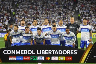 Futbol, Universidad Catolica vs Boca Juniors Fase de grupos, Copa Libertadores 2026. El equipo de Universidad Catolica es fotografiado durante el partido de copa libertadores por el grupo D contra Boca Juniors disputado en el estadio Claro Arena en