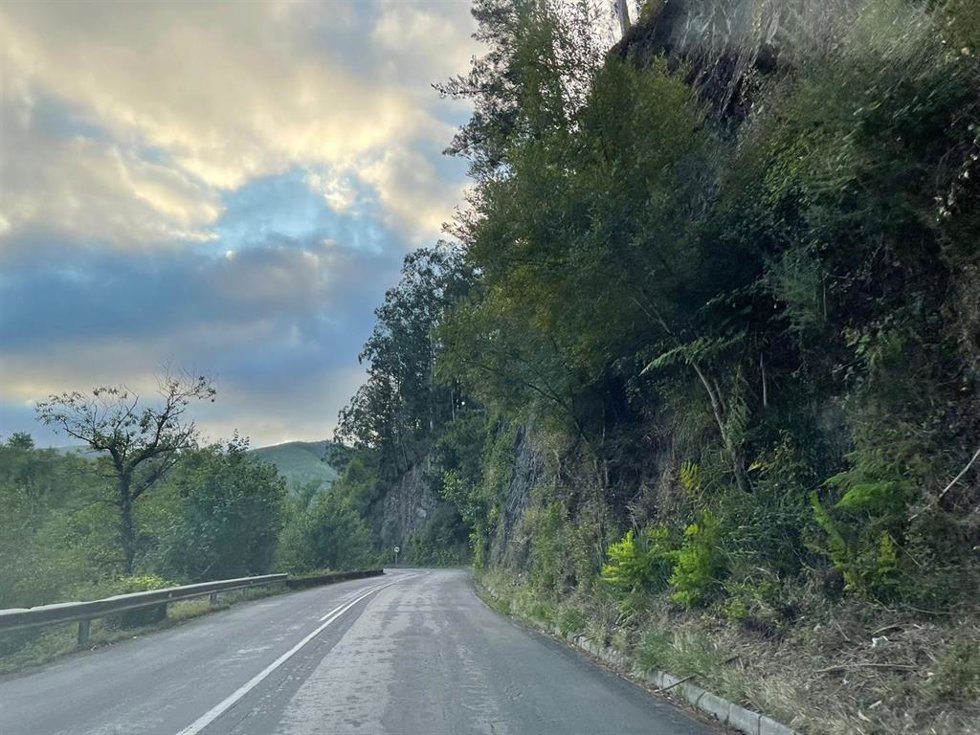 Archivo - Carretera N-634 a su paso por Valdés.
