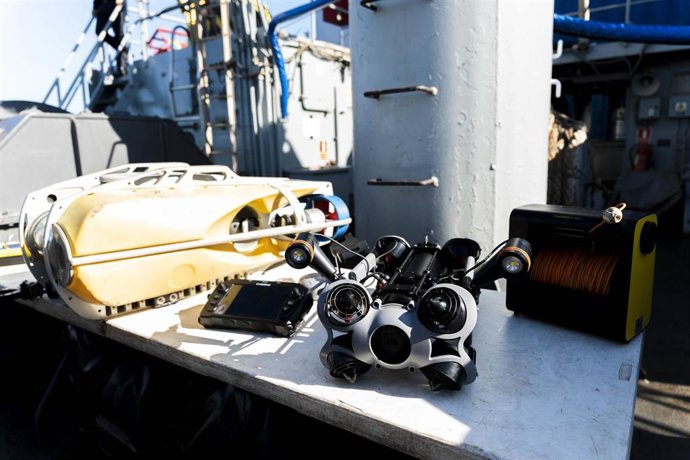 Un dron empleado en el ejercicio Marsec-26 de seguridad marítima organizado por la Armada en Almería.     