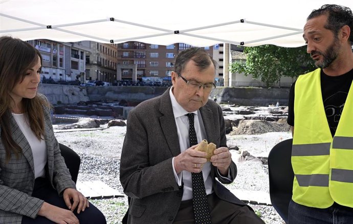 Los arqueólogos han encontrado restos de una dromedario y de una casa andalusí con sistemas de desagües complejos en el yacimiento de San Esteban