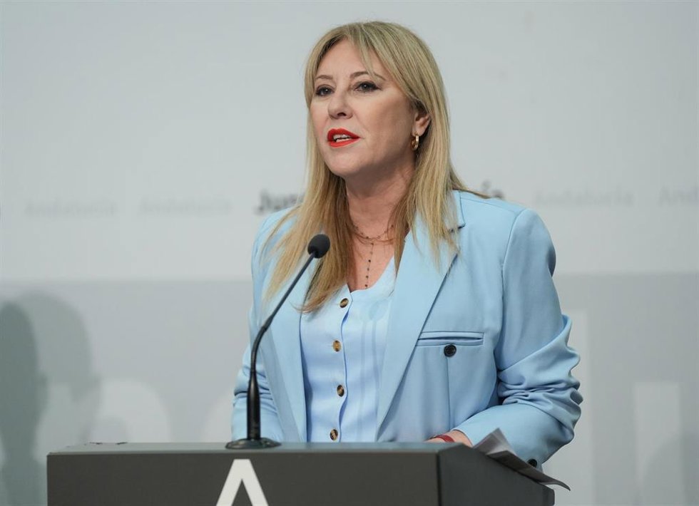 La consejera de Economía, Hacienda, Fondos Europeos y Diálogo Social de la Junta de Andalucía y portavoz del Gobierno, Carolina España, interviene en la rueda de prensa posterior a la reunión semanal del Consejo de Gobierno andaluz. 