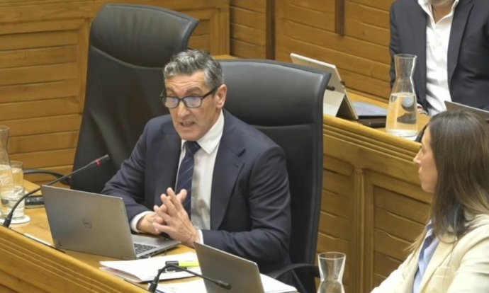 El concejal de Deportes y Educación del Ayuntamiento de Gijón, Jorge Pañeda, comparece en el Pleno Municipal gijonés.