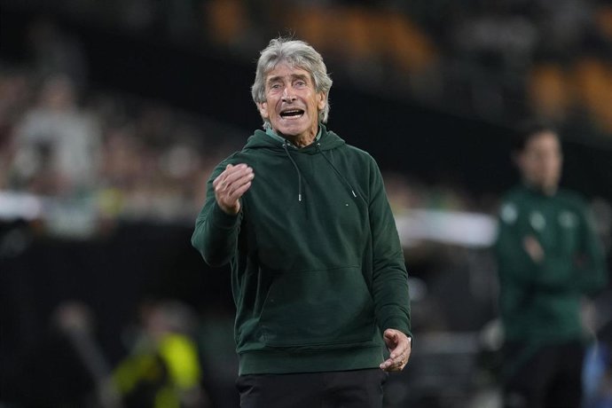 El entrenador del Real Betis, Manuel Pellegrini, en un partido.