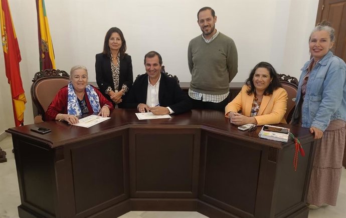 Firma de adhesión de Trigueros a la Red Local de Acción en Salud (Relas).
