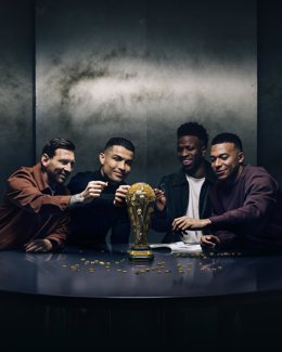 Archivo - Lego ha reunido a Messi, Ronaldo, Mbappé y Vinícius con motivo del trofeo que homenajea a la Copa del Mundo de fútbol.