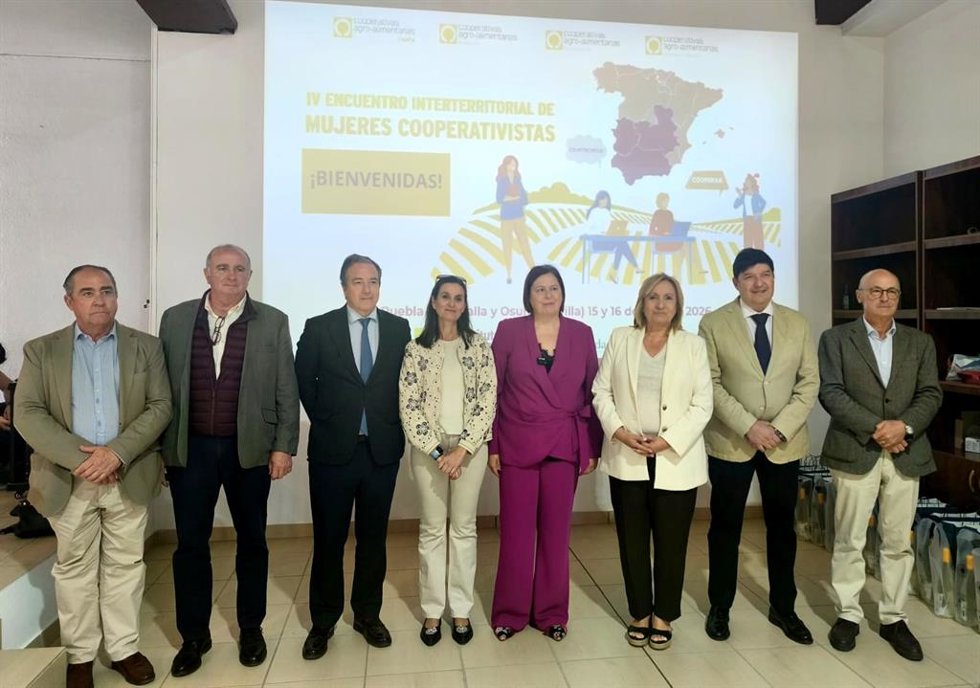 La viceconsejera de Agricultura, Pesca, Agua y Desarrollo Rural, Consolación Vera, en el IV Encuentro Interterritorial de Mujeres Cooperativistas.