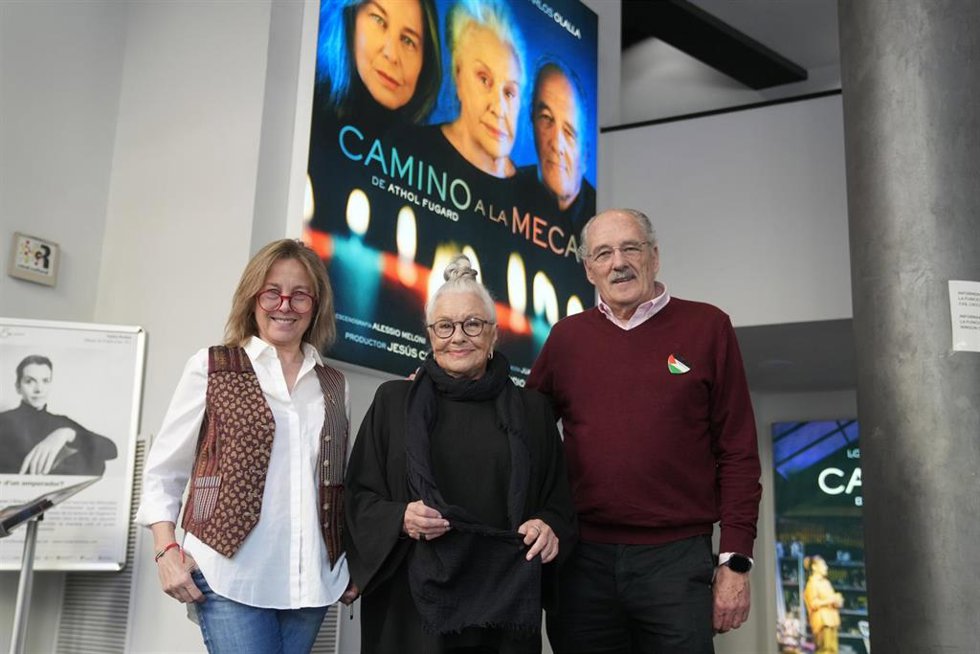Natalia Dicenta, Lola Herrera y Carlos Olalla en el Teatre Goya de Barcelona antes de la rueda de prensa