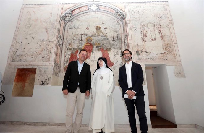 El alcalde de Toledo, Carlos Velázquez; el gerente del Consorcio, Jesús Corroto y la madre superiora del Convento de las Concepcionistas, Sor María Julia.