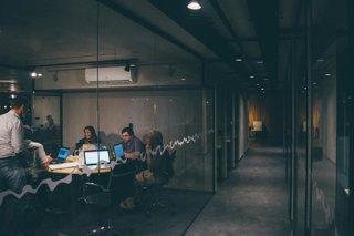Recurso de empleados reunidos