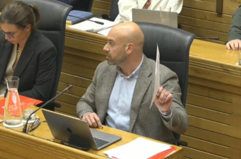 El concejal de Urbanismo del Ayuntamiento de Gijón, Jesús Martínez Salvador, interviene en el Pleno Municipal gijonés.