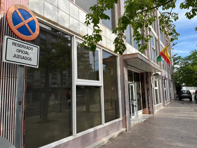 Archivo - Fachada del edificio actual de parte de los juzgados de Torremolinos.