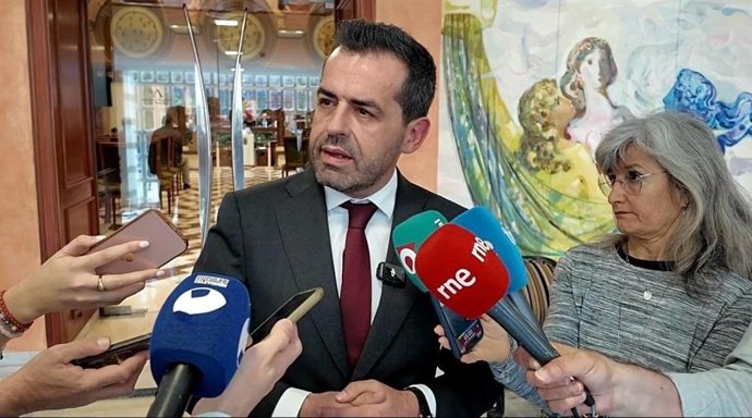 El portavoz del grupo parlamentario Vox, Rubén Martínez Alpañez