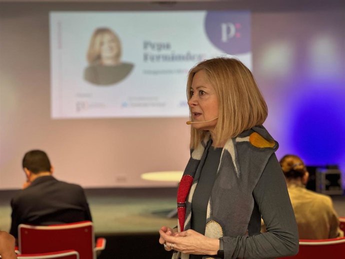 Un centenar de escolares participa en el arranque de una nueva edición de Prensa en mi mochila con la periodista Pepa Fernández