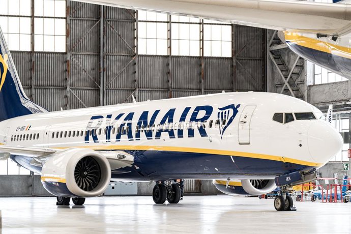 Un avió de Ryanair durant la inauguració del nou hangar de manteniment de Ryanair, en la Zona industrial de Barajas, a 18 de març del 2026, a Madrid (Espanya).