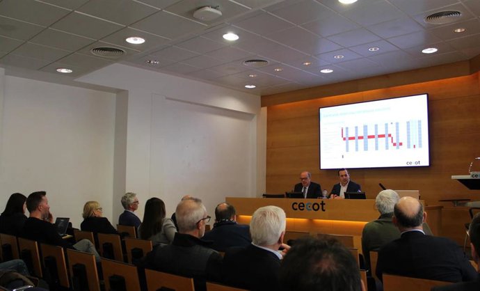 Presentación del calendario electoral a la presidencia en la Junta Directiva de Cecot