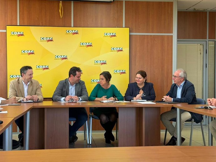 La consejera de Sostenibilidad y Medio Ambiente de la Junta de Andalucía, Catalina García, en un encuentro con responsables de COAG en Andalucía.