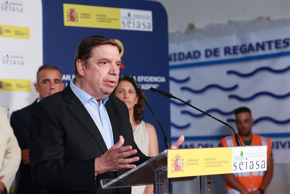 Archivo - El ministro de Agricultura, Pesca y Alimentación, Luis Planas