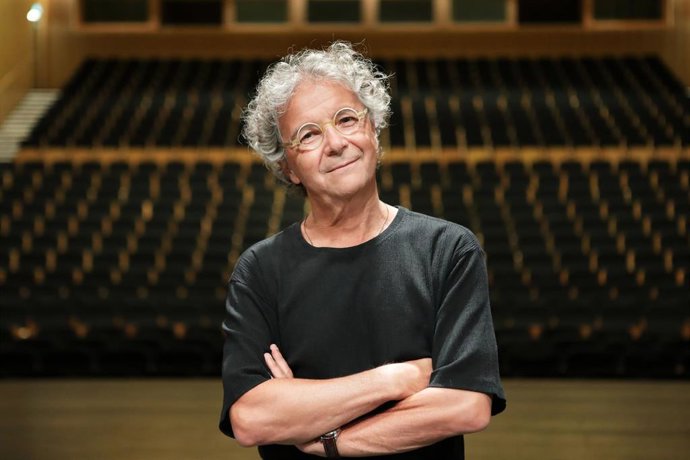 Archivo - El creador suizo presenta su célebre monólogo escénico en una gira española con paradas en Bilbao, A Coruña, Barcelona y Madrid.