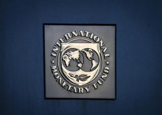 Archivo - Logo del Fondo Monetario Internacional (FMI) en su sede de Washington (Estados Unidos).