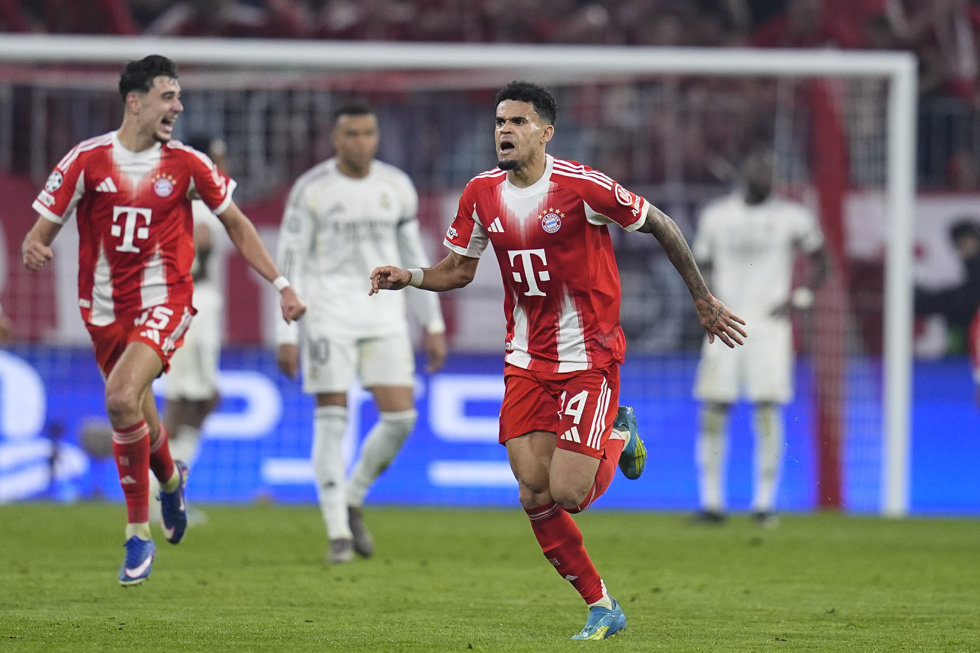 Luis Díaz celebra un gol del Bayern ante el Real Madrid en la Champions. 