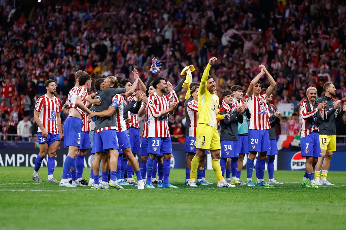 Los jugadores del Atlético de Madrid celebran el pase a las semifinales de la Liga de Campeones 2025-2026. - Dennis Agyeman / AFP7