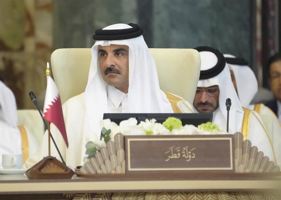 Archivo - El emir de Qatar, Tamim bin Hamad al Thani, durante una cumbre de la Liga Árabe en Irak en mayo de 2025 (archivo)