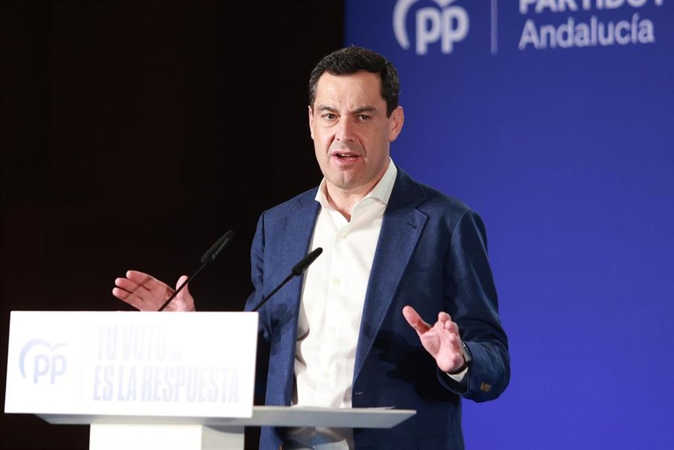 Archivo - El presidente del PP-A y de la Junta de Andalucía, Juanma Moreno, en una imagen de archivo en un acto de partido en Sevilla