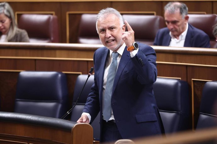 El ministro de Política Territorial, Ángel Víctor Torres, durante un pleno en el Congreso de los Diputados, a 15 de abril de 2026, en Madrid (España). 
