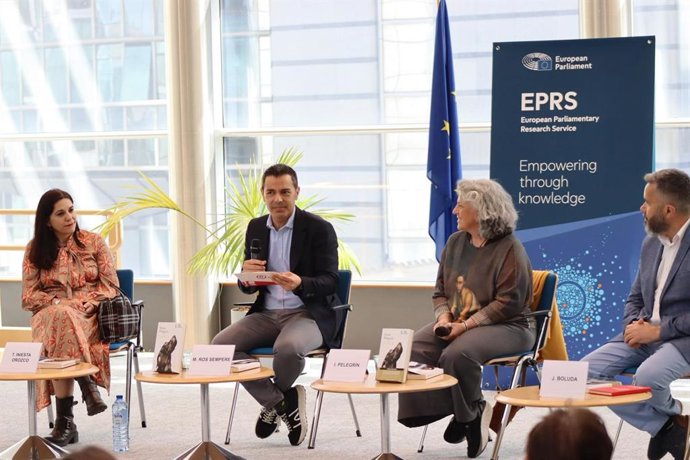 La Feria del Libro de Murcia llega hasta el Parlamento Europeo en un encuentro literario