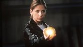 Foto: Fans protestan contra la cancelación del reboot de Buffy ante la sede de Hulu: "Malditos ejecutivos chupasangres"