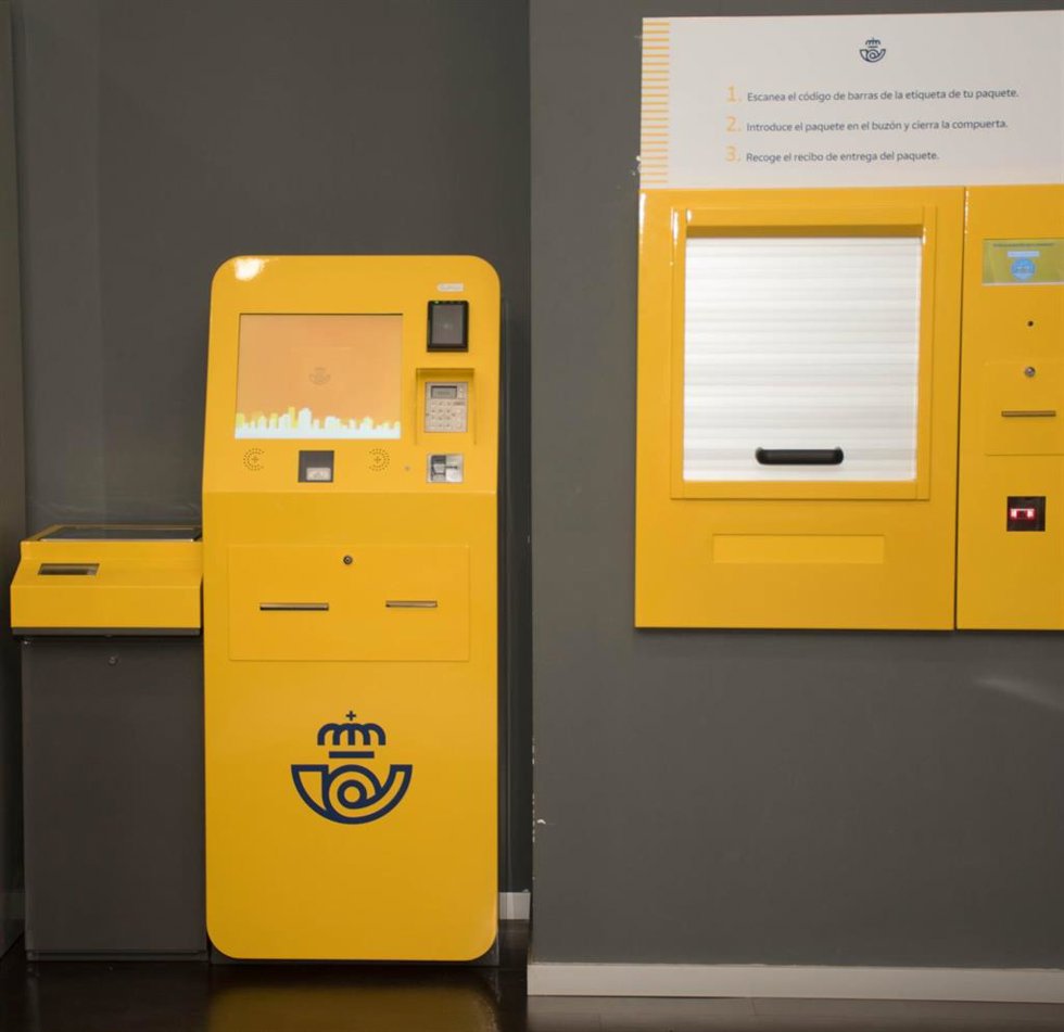 Archivo - Máquina de autoservicio de paquetería en Correos