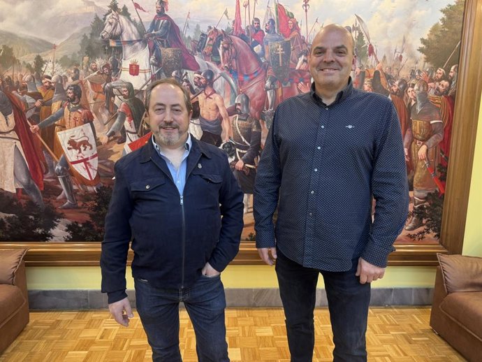 El concejal delegado del Primer Viernes de Mayo, Sergio Cajal, y el presidente de la Hermandad del Primer Viernes de Mayo, Carlos García