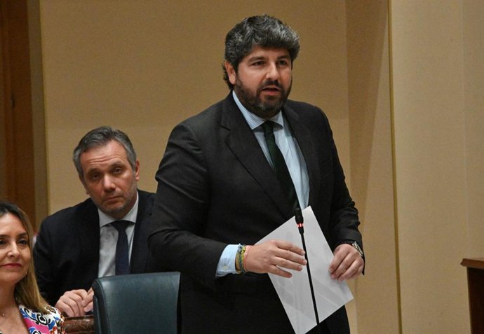 El presidente del Gobierno regional, Fernando López Miras, en la Asamblea Regional