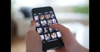 Apple y Google continúan ofreciendo e impulsando aplicaciones que fomentan la desnudez en sus tiendas de aplicaciones