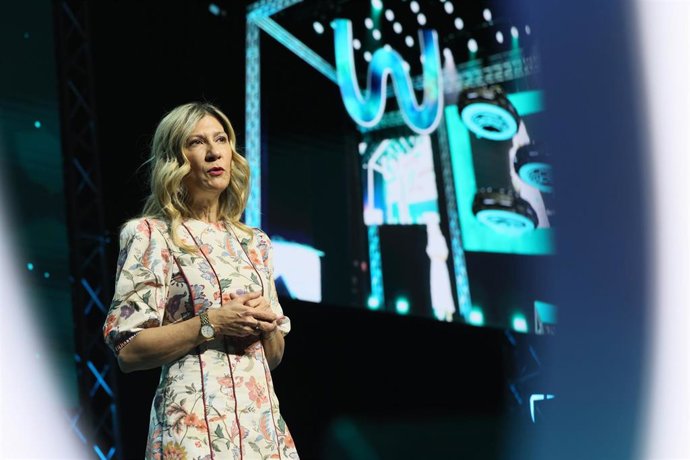 La vicepresidenta del Gobierno de Aragón en funciones, Mar Vaquero, en la apertura de la jornada joven de 'The Wave' 2026.