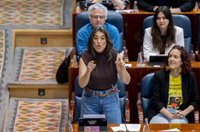 Más Madrid tacha de "mala persona" a Ayuso por recurrir regularización y dice que la "minoría peligrosa son los ricos"