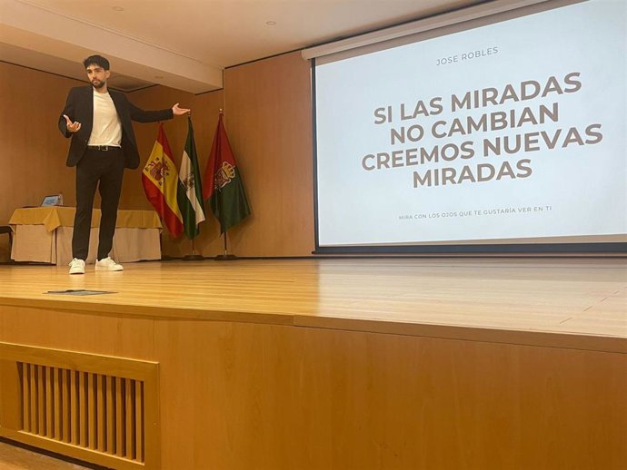 Granada ha acogido la jornada 'El rol de las familias en la construcción de una escuela inclusiva y justa', en la que se ha subrayado el papel decisivo de padres y madres en la mejora de la calidad educativa.