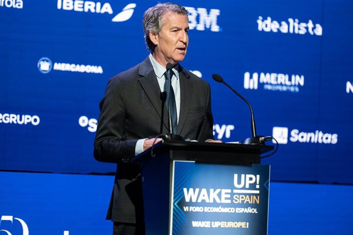 El presidente del PP, Alberto Núñez Feijóo, interviene en el VI Foro Económico ‘Wake Up, ¡Spain!, Wake Up Europe!’, organizado por El Español, a 16 de abril de 2026, en Madrid (España). 