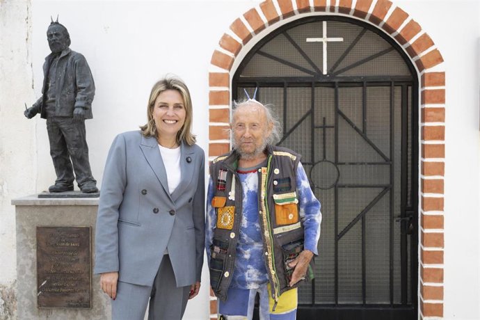 Marta Barrachina junto a Ripollés