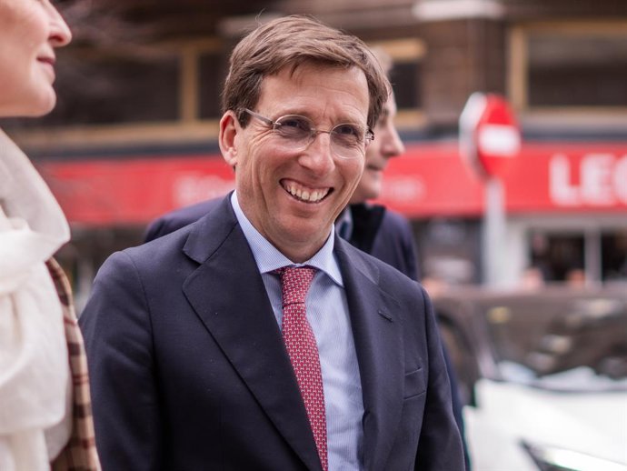 El alcalde de Madrid, José Luis Martínez-Almeida, durante la presentación de un monumento en recuerdo a los caídos por la libertad de expresión este miércoles en la capital