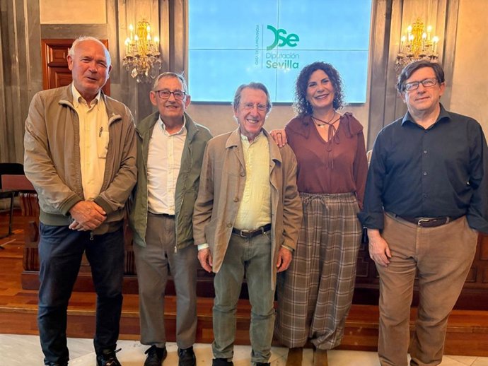 El escritor Ezequiel Martínez, en la presentación de sus dos últimas obras, en un acto celebrado en la Casa de la Provincia.