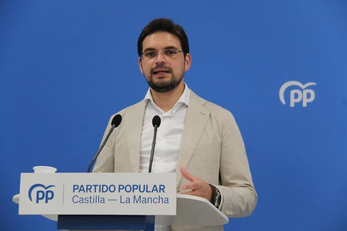 Archivo - El diputado autonómico del PP, Santiago Serrano.