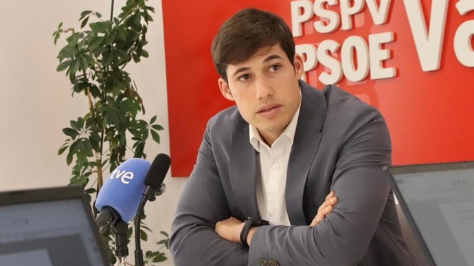 Archivo - El portavoz del PSPV-PSOE en el Ayuntamiento de València, Borja Sanjuán, en una rueda de prensa. 