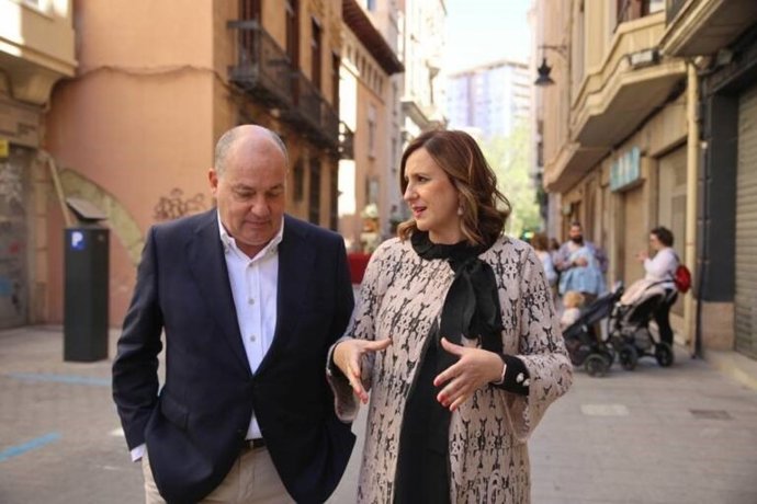 Archivo - El concejal de Grandes Proyectos del Ayuntamiento de València, José Marí Olano, y la alcaldesa de València, María José Catalá, en imagen de archivo