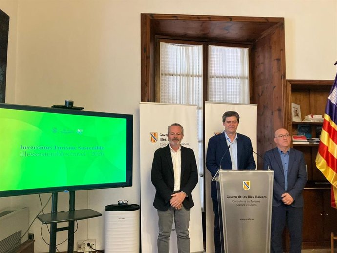El conseller de Turismo, Cultura y Deportes, Jaume Bazuá, presenta el plan de inversiones del ITS.