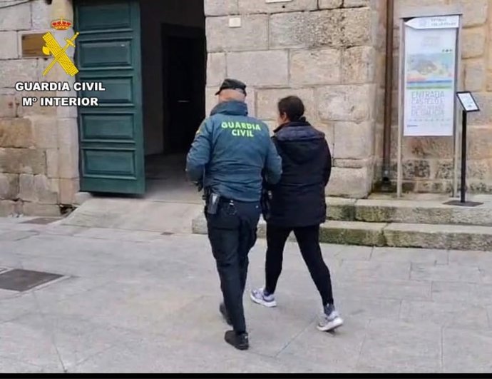 Detenida una trabajadora a domicilio por robar y vender joyas de vecinos a los que atendía en O Carballiño (Ourense)