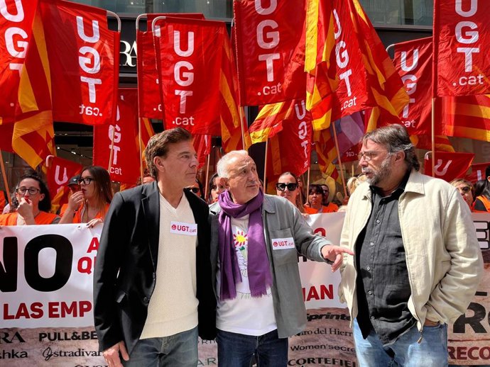 El secretario general de la UGT, Pepe Álvarez; el secretario general de la UGT de Catalunya, Camil Ros, y el secretario general de la FeSMC-UGT de Catalunya, Oscar López.