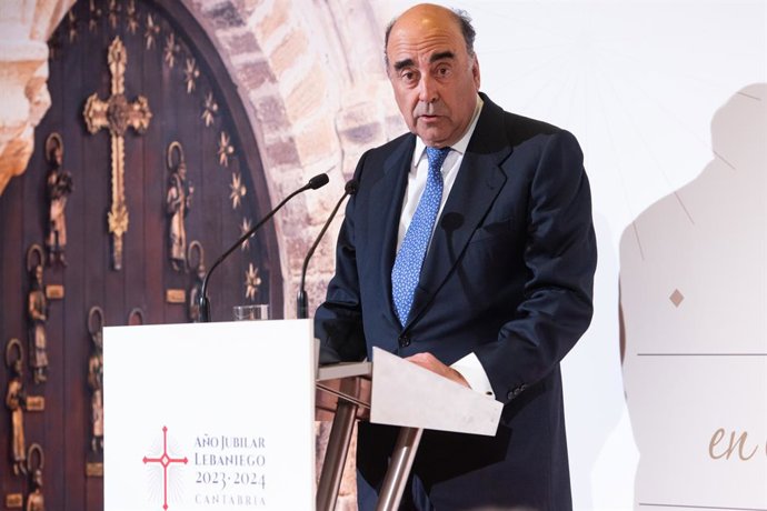 Archivo - El presidente de Santander España, Luis Isasi.